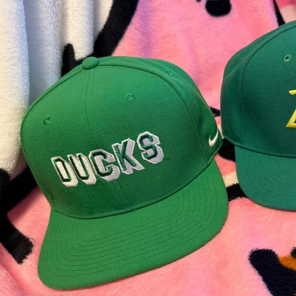 2 Nike Oregon Duck hats - Picture 5 of 6